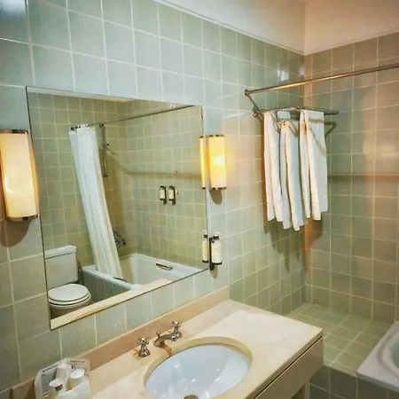 Golden Tulip Caramulo