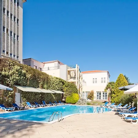 Hotel Golden Tulip & 4*