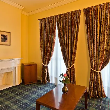 Golden Tulip & Hotel